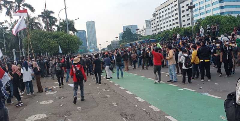 Massa aksi BEM SI di depan Gedung DPR RI/RMOL