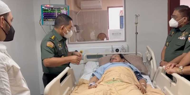 KSAD Jenderal Dudung Abdurachman, saat menjenguk mantan Kepala BIN, AM Hendropriyono/Repro