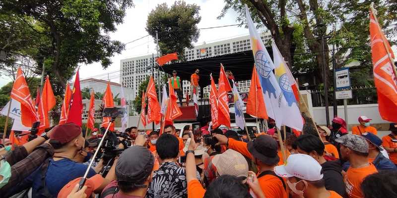 Aksi Partai Buruh dan sejumlah organisasi buruh di gedung KPU RI/RMOL