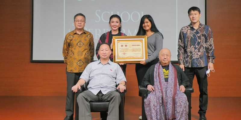 Pemberian penghargaan oleh Duta Besar RRDK untuk Indonesia An Kwang Il kepada Jaya Suprana/Ist
