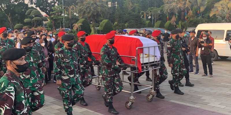 Jenazah Tjahjo Kumolo tiba dengan dibawa oleh prajurit TNI/