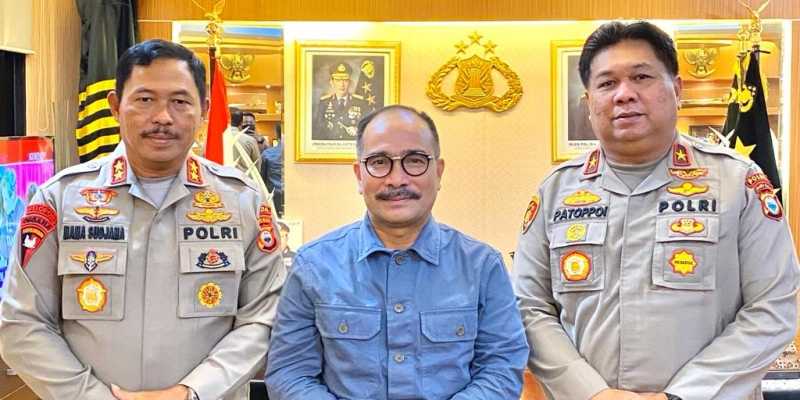 Ketua Dewan Pembina Puspolkam Indonesia, Firman Jaya Daeli saat menyambangi Mapolda Sulawesi Selatan/Ist 