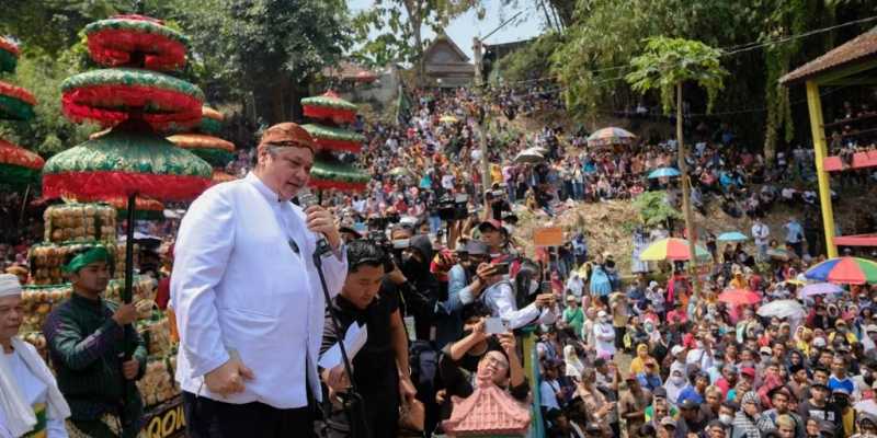 Momen kebersamaan Airlangga Hartarto dan ribuan masyarakat di Klaten, Jawa Tengah/Ist