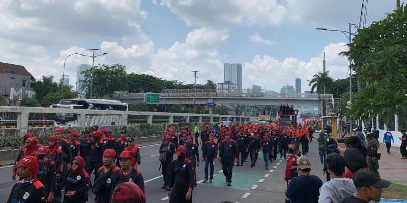 Ratusan buruh mulai merapat ke area gedung DPR RI, Jakarta/RMOL