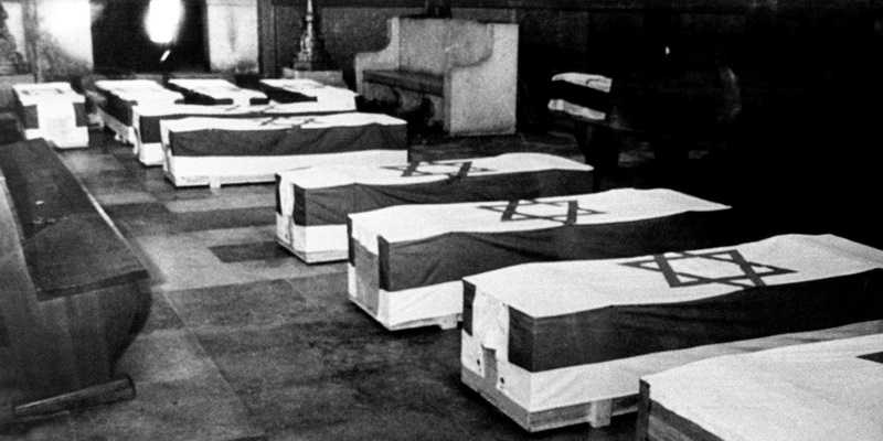  Sinagoga Munich menyimpan peti mati para korban serangan di Olimpiade 1972. Teroris yang mewakili cabang Organisasi Pembebasan Palestina menerobos apartemen yang menampung para atlet Israel/Net