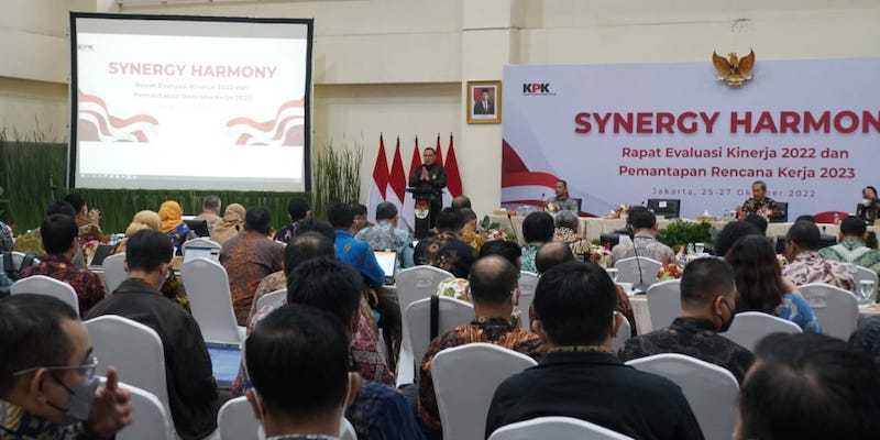 Firli Bahuri saat bicara di podium di hadapan seluruh peserta rapat evaluasi kinerja KPK tahun 2022/Ist