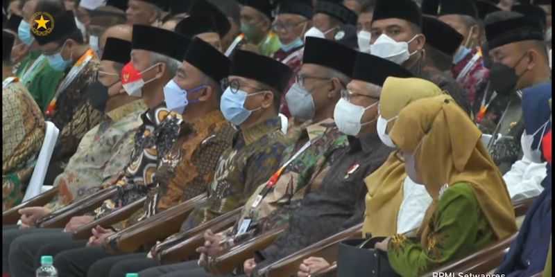 Gubernur Jateng Ganjar Pranowo (masker merah putih) turut hadir dalam penutupan Muktamar ke 48 Muhammadiyah/Repro