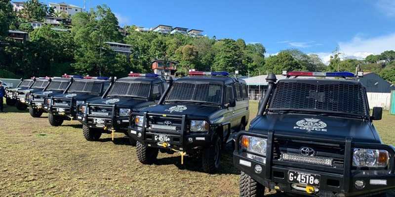 Kendaraan yang disumbangkan oleh Australia kepada kepolisian Kepulauan Solomon dipajang pada upacara serah terima di ibu kota Kepulauan Solomon, Honiara, pada 2 November 2022