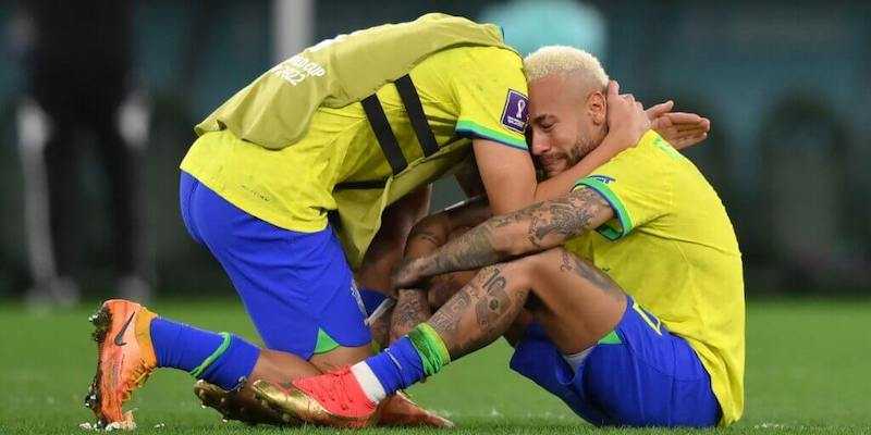Bintang Brazil Neymar Jr menangis usai timnya dikalahkan Kroasia/Net