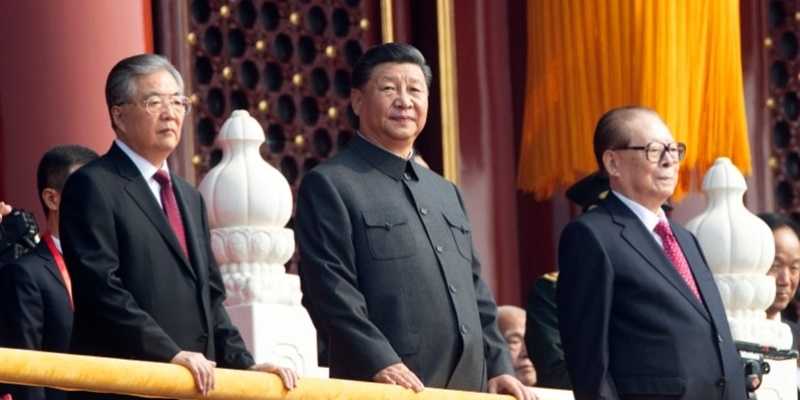 Jiang Zemin, berdiri bersama Xi Jinping menghadiri perayaan untuk memperingati 70 tahun berdirinya Komunis Ti ongkok di Beijing, pada 1 Oktober 2019/Net 