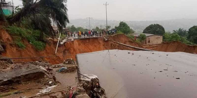 Jalan yang rusak akibat banjir besar di Matadi Kibala, sebelah barat Kinshasa di Republik Demokratik Kongo pada 13 Desember 2022/Net