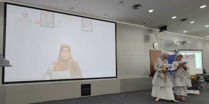 Asisten Deputi Bidang Kerjasama Regional dan Subregional Kemenko Perekonomian Netty Muharni membacakan keynote speech Menko Perekonomian Airlangga Hartarto.