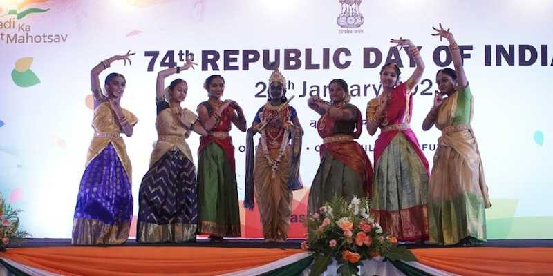 Penari India sedang menari di acara resepsi untuk merayakan Hari Republik India di Jakarta./Sumber: Kedudes India.