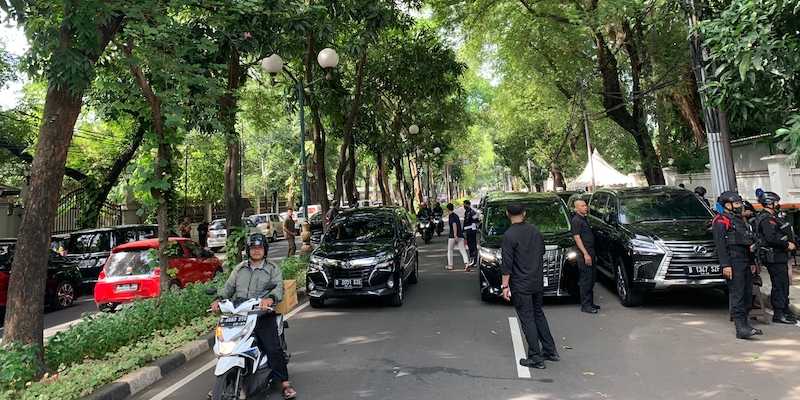 Mobil berjejer parkir di depan kediaman Megawati, sekitar jalan Teuku Umar/RMOL