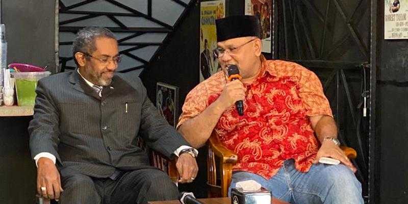 Duta Besar Sudan untuk Indonesia, Yassir Mohamed Ali dan CEO RMOL Network, Teguh Santosa dalam acara buka bersama di Kopi Timur, Jakarta Timur pada Senin, 3 Maret 2023/RMOL