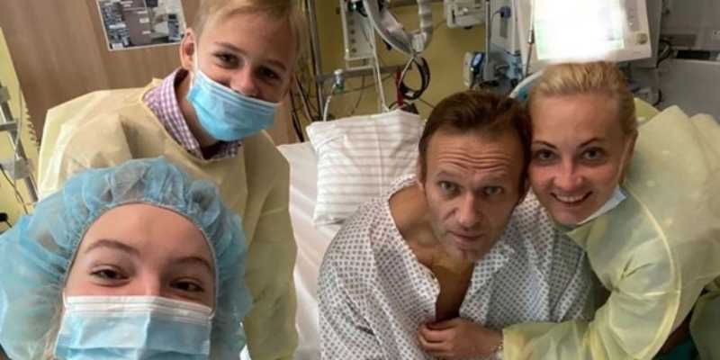 Alexei Navalny saat dirawat di rumah sakit/Net