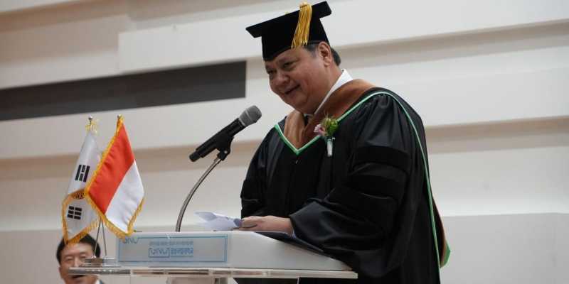 Menteri Koordinator Bidang Perekonomian, Airlangga Hartarto saat pidato penganugerahan gelar honoris causa/Ist