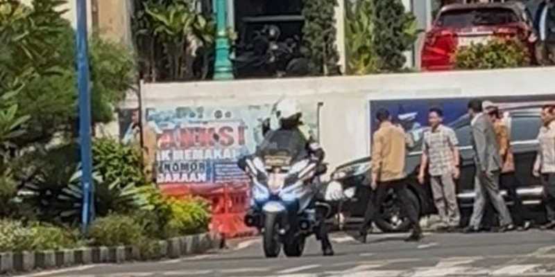 Presiden ke-7 RI, Joko Widodo menyambangi Polda Metro Jaya, Jakarta Selatan pada Rabu, 30 April 2025./Ist