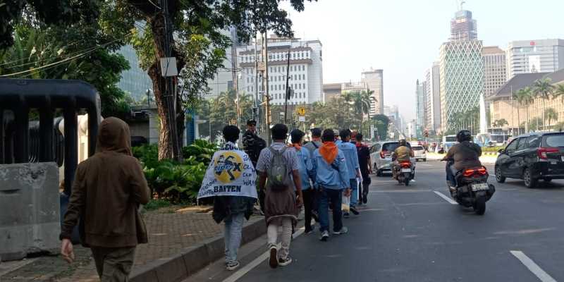 Buruh berjalan menuju Monas di Hari Buruh 1 Mwi 2025/RMOL