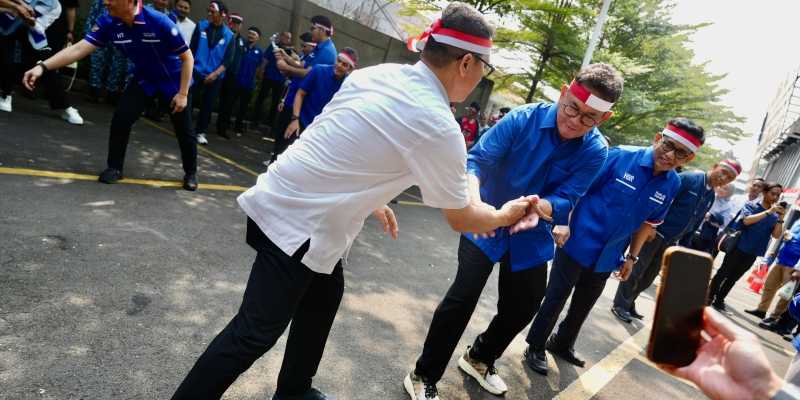 Sejumlah elite PAN lomba estafet tangkap belut di Kantor DPP PAN, Jakarta, Senin, 18 Agustus 2025. (Foto: Dok PAN)