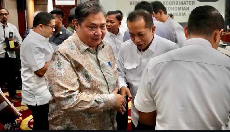 Kebersamaan Ferry Juliantono dan Airlangga Hartarto