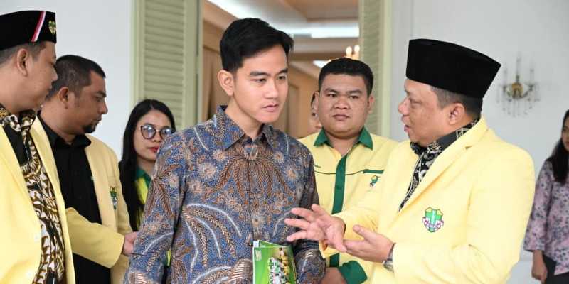 Wakil Presiden Gibran Rakabuming Raka menerima Pengurus Pusat (PP) Pemuda Katolik yang hendak menyampaikan hasil Rapat Pimpinan Nasional Pemuda Katolik (Rapimnas) di Istana Wapres, Jakarta Pusat pada Rabu, 26 November 2025./Biro Septres RI