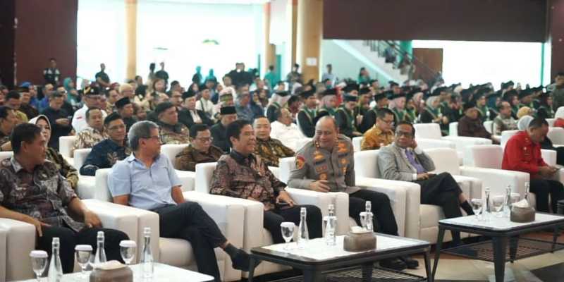 Akademisi dan tokoh politik menghadiri wisuda II Universitas OSO di Kalimantan Barat, Kamis, 22 Januari 2026. (Foto: Dok. Universitas OSO)