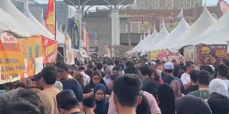 Ribuan warga berdesakan di Bazar Ramadan Putera Jaya (RMOL/Hani Fatunnisa)