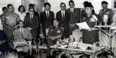 Presiden Soekarno menugaskan Letjen Soeharto selaku Pengemban untuk pembentukan Kabinet Ampera./Repro
