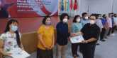 Rektor Universitas Bung Karno (UBK), Didik Suhariyanto menyalurkan KIP Kampus kepada mahasiswa dan disaksikan langsung oleh para orang tua/RMOL