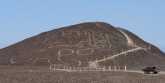 Geoglyphs Nazca kucing di Peru yang baru ditemukan pada tahun 2020/Net