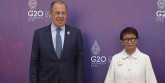 Menteri Luar Negeri RI Retno Marsudi menyambut Menteri Luar Negeri Rusia Sergei Lavrov di FMM G20 di Nusa Dua, Bali, Jumat (8/7)/Repro